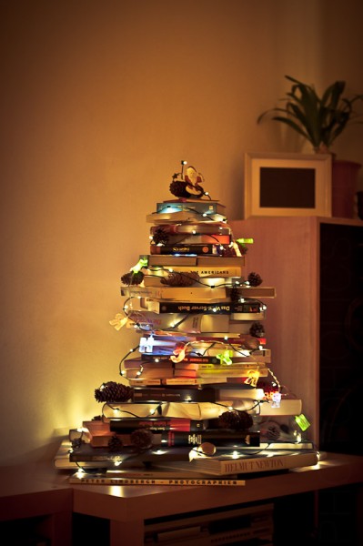 christmas tree of books weihnachtsbaum aus Büchern